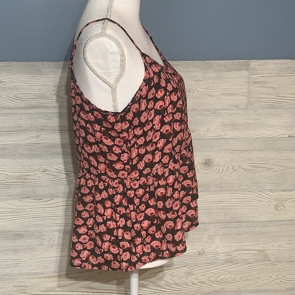 Silky feeling rose pattern ruffle bottom tank - Picture 2 of 6
